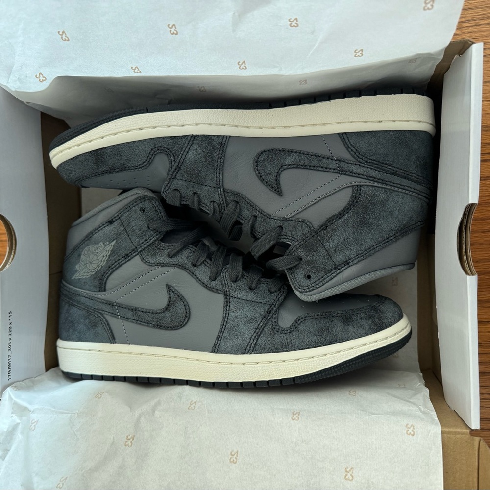 W9 air Jordan 1 mid
